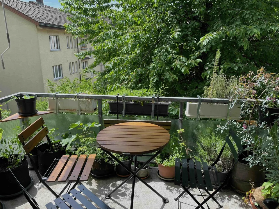 Sunny furnished 3.5-room apartment in idyllic, well-appointed neighborhood