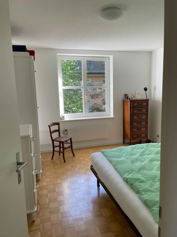 Sunny furnished 3.5-room apartment in idyllic, well-appointed neighborhood