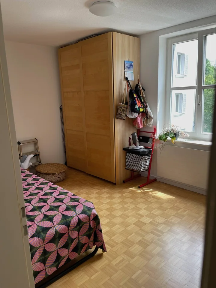 Sunny furnished 3.5-room apartment in idyllic, well-appointed neighborhood