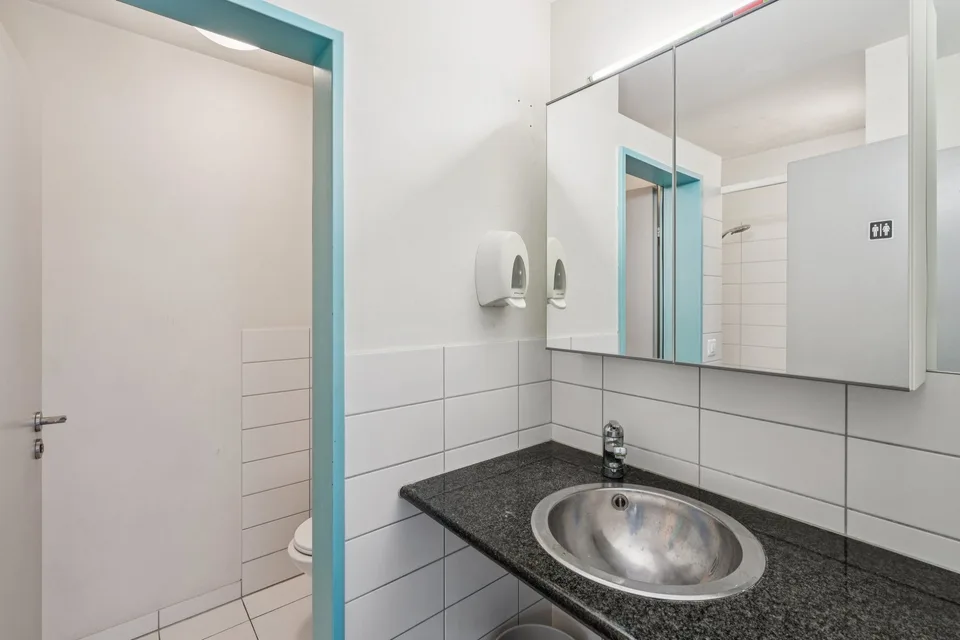 Attraktive 275 m2 Büro- / Gewerbefläche mit 170 m² exklusiver Aussenfläche in Zürich Wipkingen