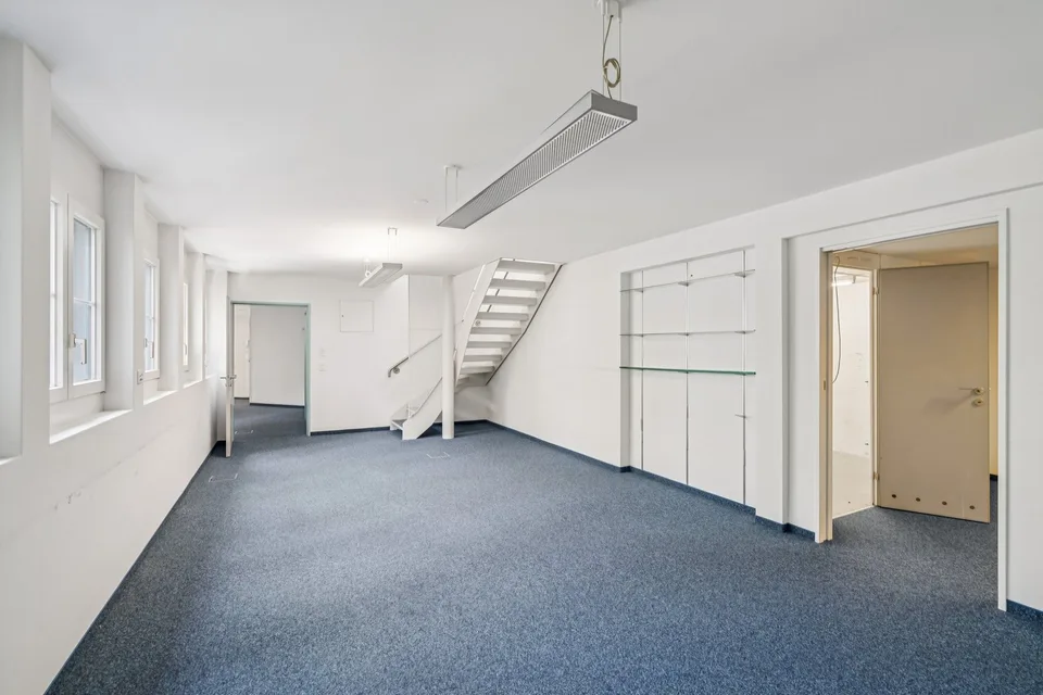 Attraktive 275 m2 Büro- / Gewerbefläche mit 170 m² exklusiver Aussenfläche in Zürich Wipkingen