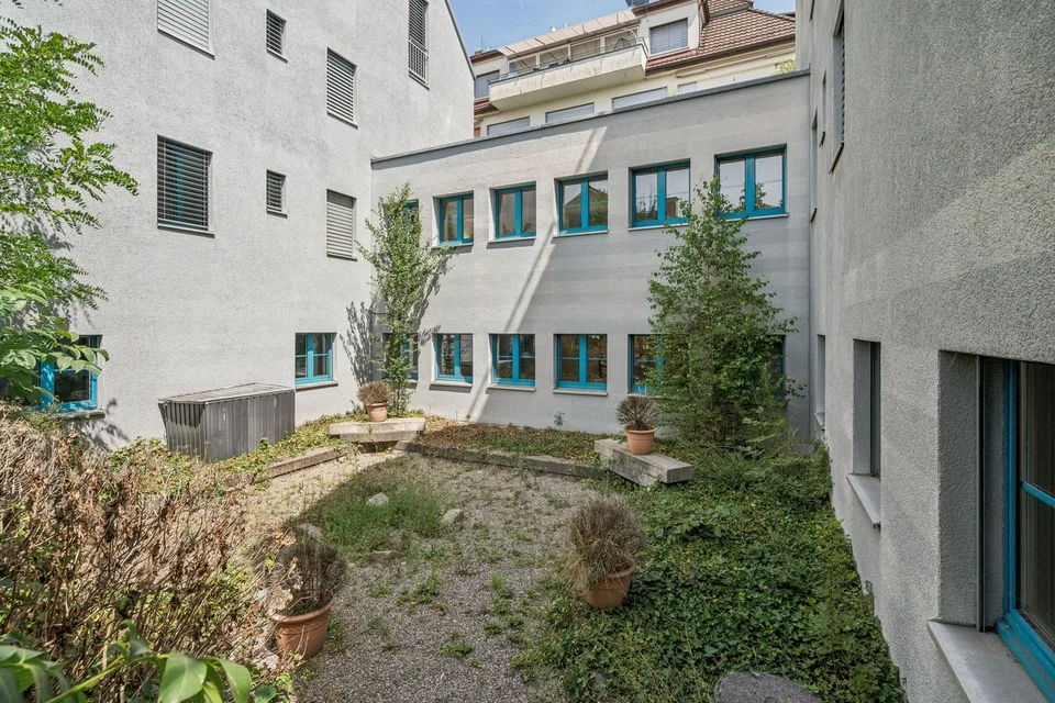 Attraktive 275 m2 Büro- / Gewerbefläche mit 170 m² exklusiver Aussenfläche in Zürich Wipkingen