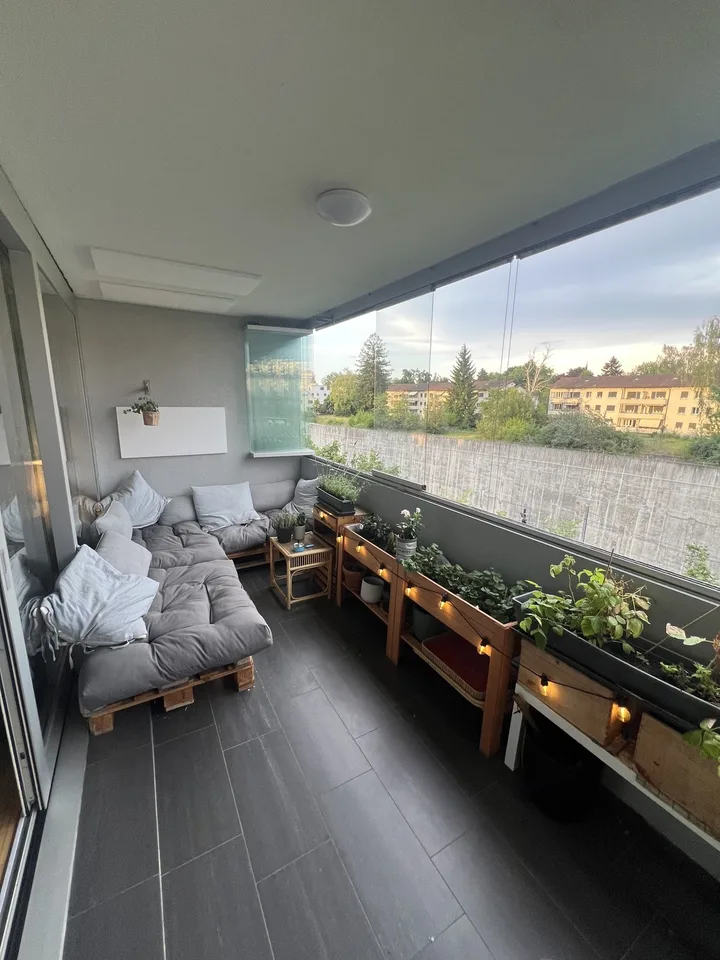 2 Zimmer + eigenes Bad in über 100 m² Wohnung, 4,5 Zimmerwohnung