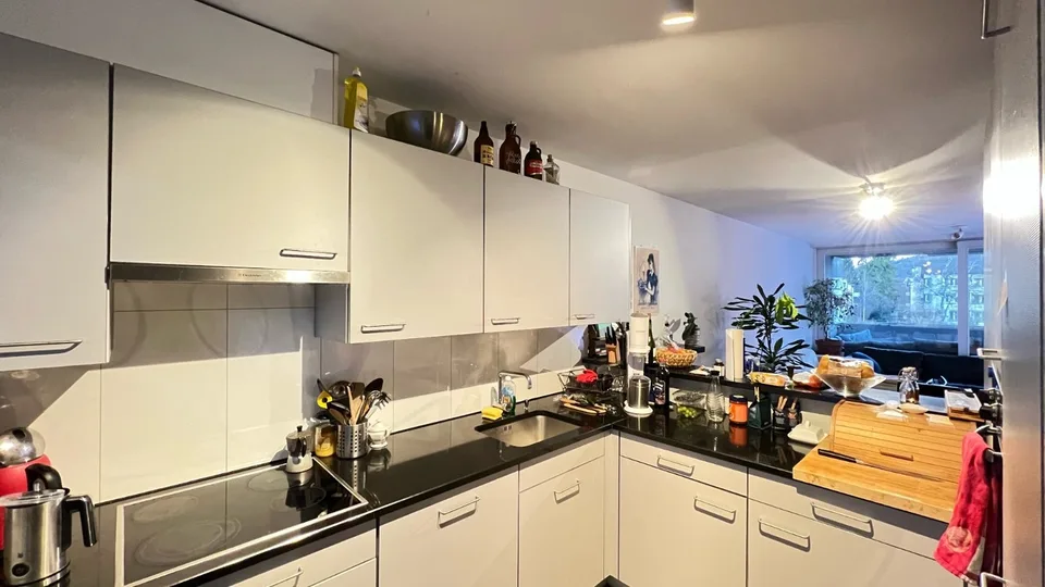 2 Zimmer + eigenes Bad in über 100 m² Wohnung, 4,5 Zimmerwohnung
