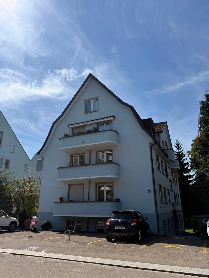 Zentraler Parkplatz im Kreis 6!