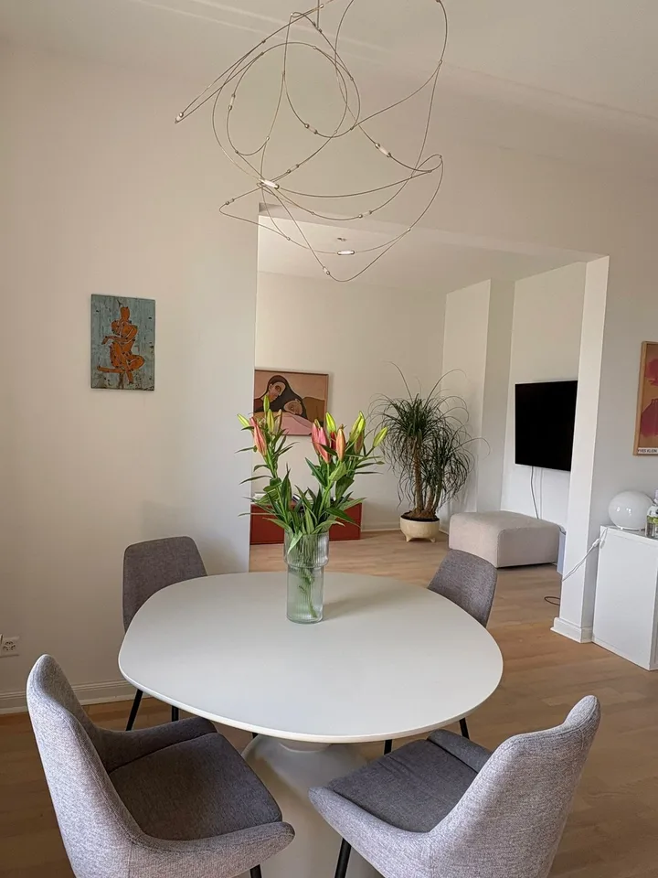 Sunny, recently renovated furnished apartment in Wipkingen — 03.08.–27.09.2026