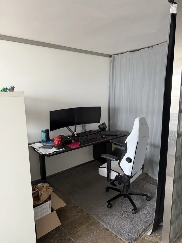 Europaallee: Zimmer in 3-Personen-WG // Room in 3-person flatshare