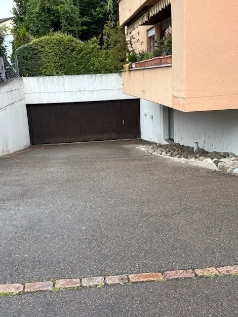Verfügbarer Autoeinstellplatz im Kreis 6