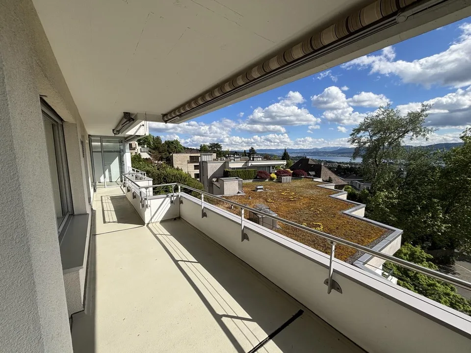 Exklusive 4.5-Zimmerwohnung mit Seesicht in Zürich