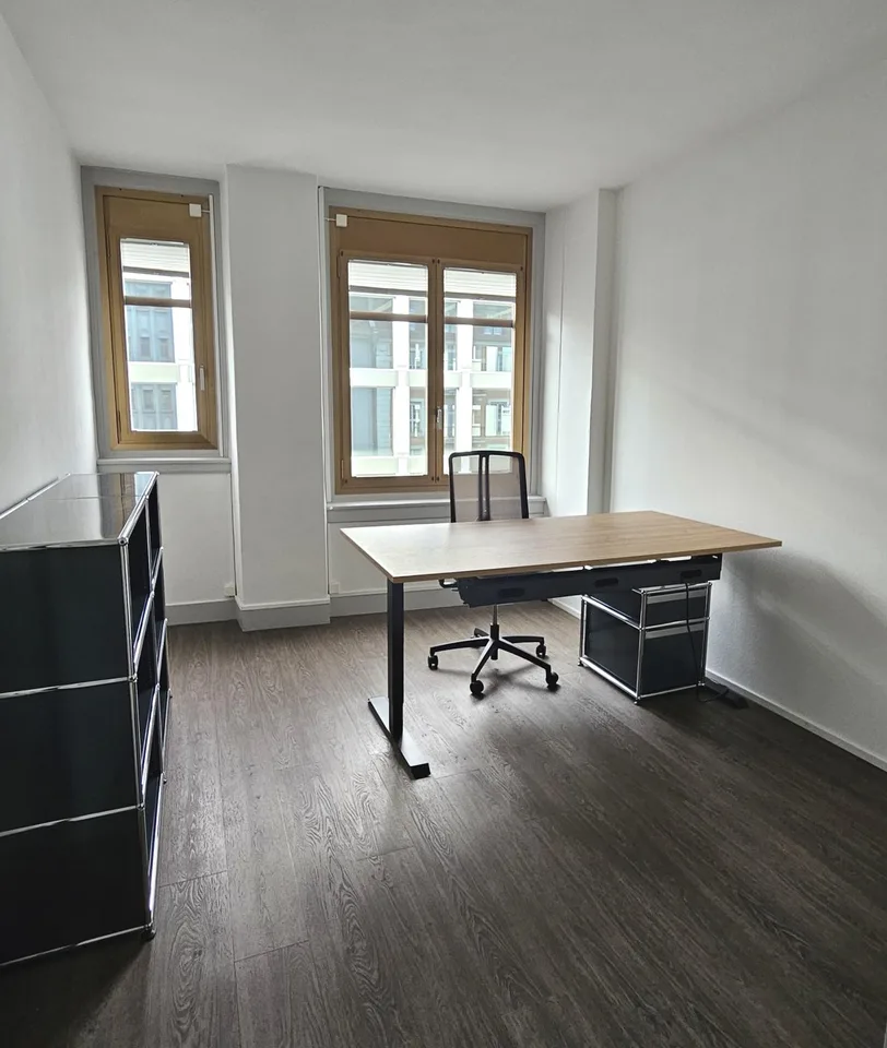 Möbliertes Büro in zentraler Lage am Stampfenbachplatz