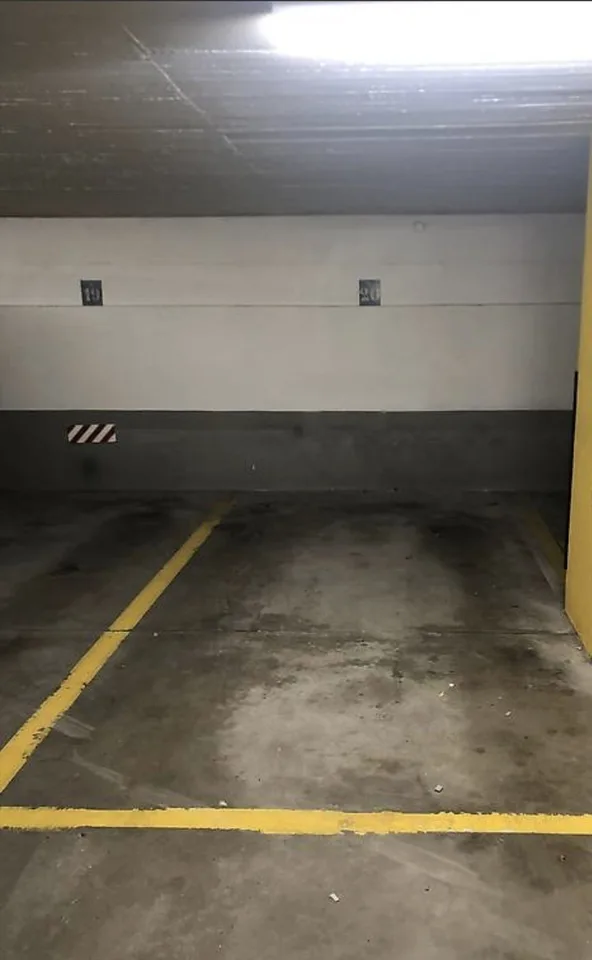Parkplatz in Einstellhalle