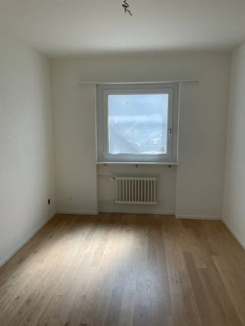 Sanierte 4-Zimmerwohnung im Hochparterre zu vermieten