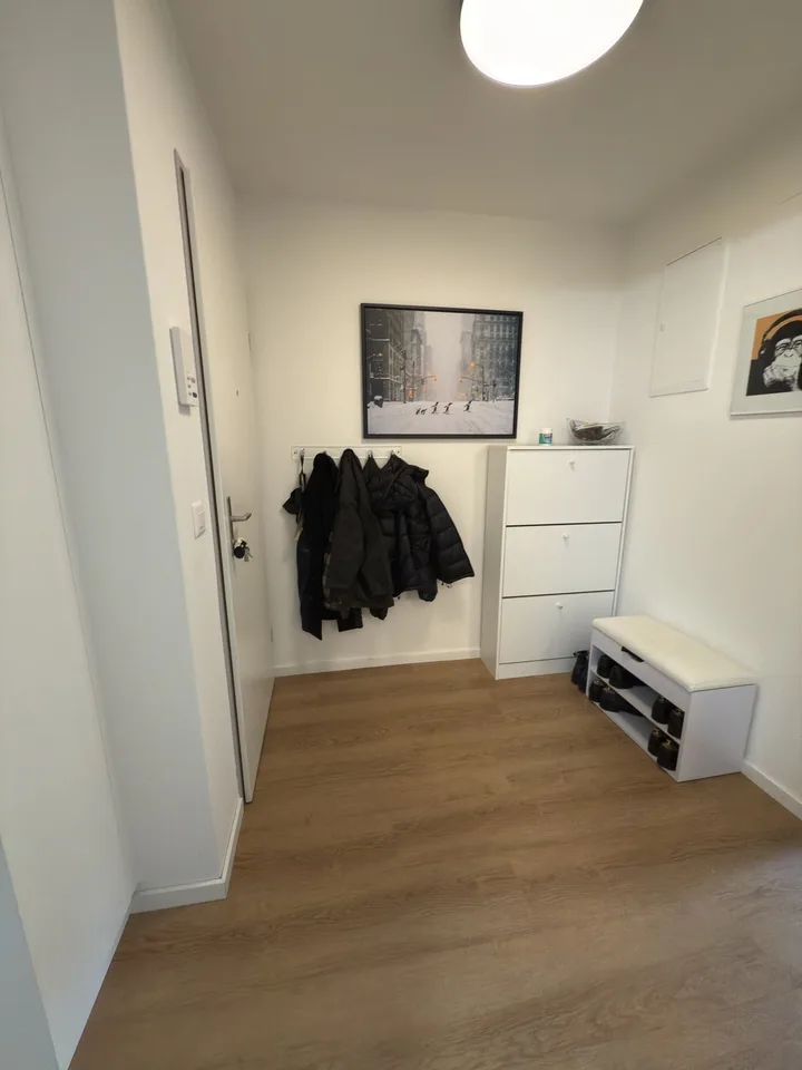 Apartment only from MONDAY - FRIDAY available - WOCHENAUFENTHALTER WOHNUNG (MO - FR): Moderne 2-Z-Wohnung mit Balkon im Kreis 5 (Zürich)