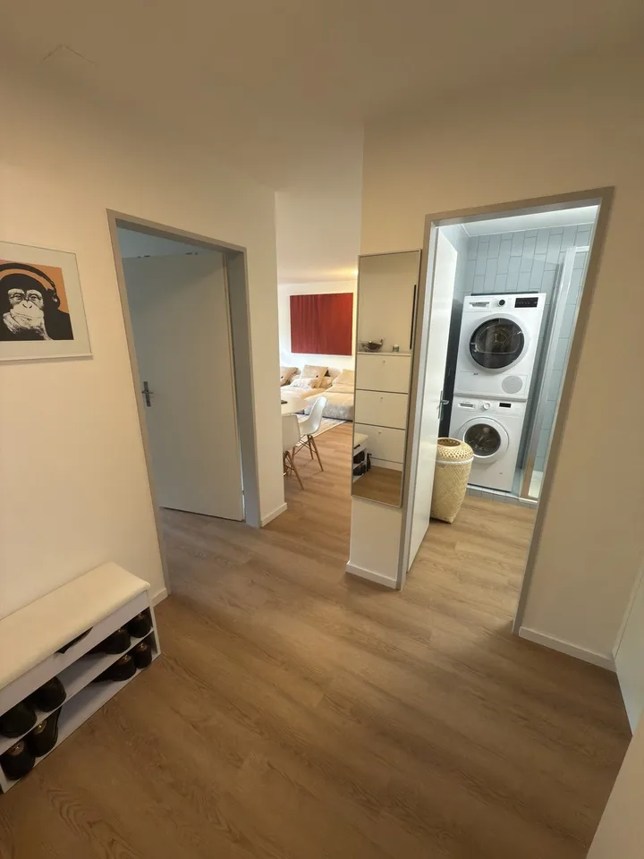 Apartment only from MONDAY - FRIDAY available - WOCHENAUFENTHALTER WOHNUNG (MO - FR): Moderne 2-Z-Wohnung mit Balkon im Kreis 5 (Zürich)