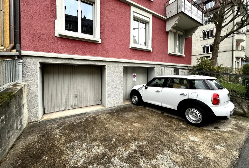 Garagenbox mit zusätzlichem Parkplatz - Corrodistrasse 1, Zürich