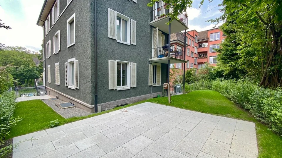 An sonniger Lage mit grossem Gartensitzplatz zur Alleinbenutzung