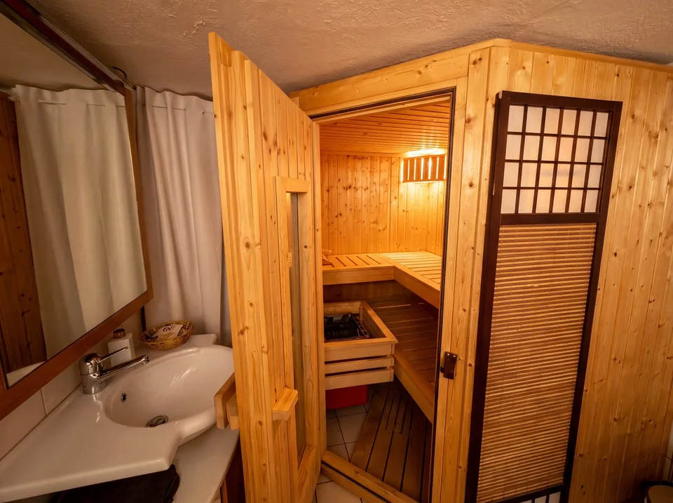 Suche Mitbewohner-in für grosse zentrale 4 ½ -Zimmer Wohnung. Auch Kurzzeit 1-2 Monate