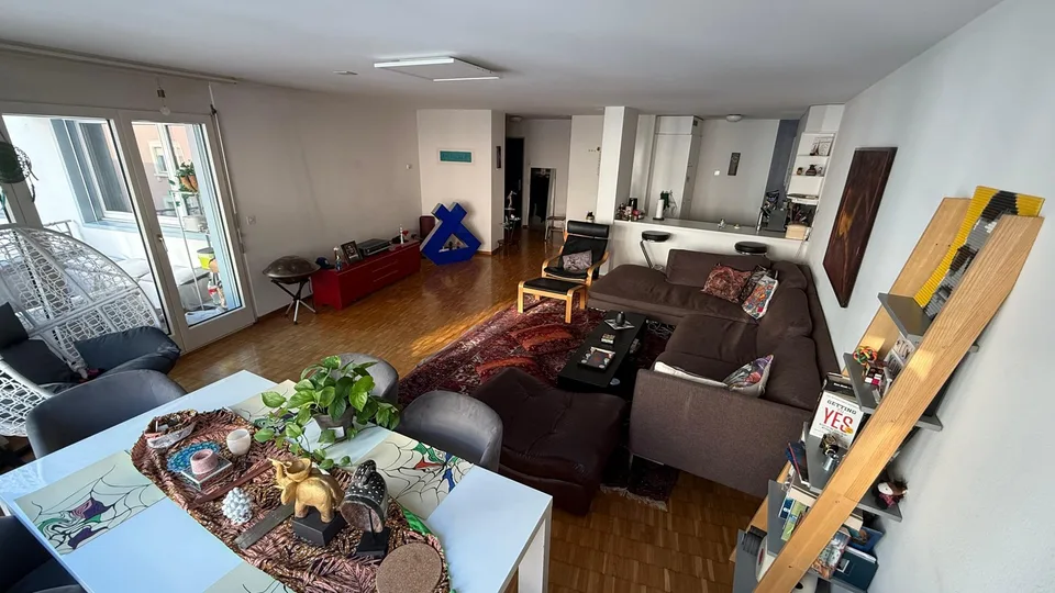 Spacious and newly renovated 3.5 rooms flat (Stauffacher)