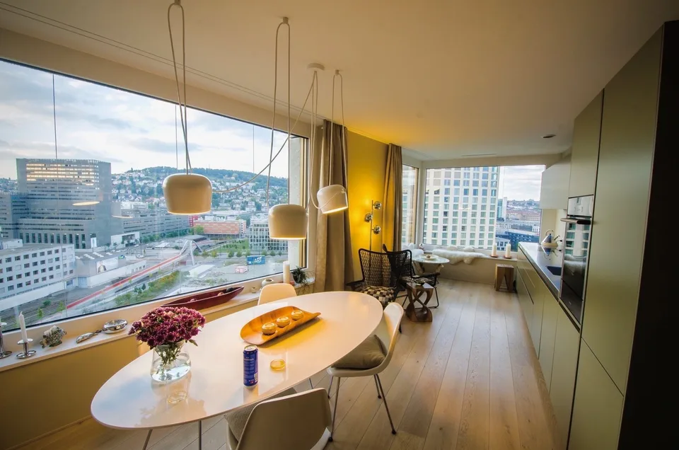Fully Furnished 2.5-Room Apartment in the Zölly Tower – Zurich West