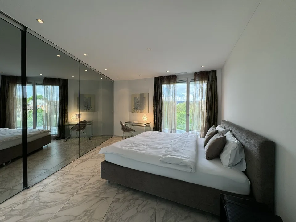 Luxus-Attika-Wohnung mit atemberaubender Aussicht – Foto 10 von 16