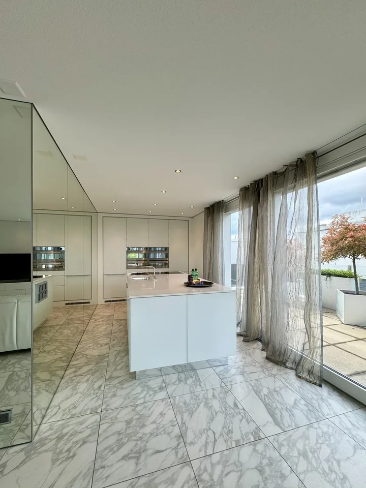 Luxus-Attika-Wohnung mit atemberaubender Aussicht – Foto 7 von 16