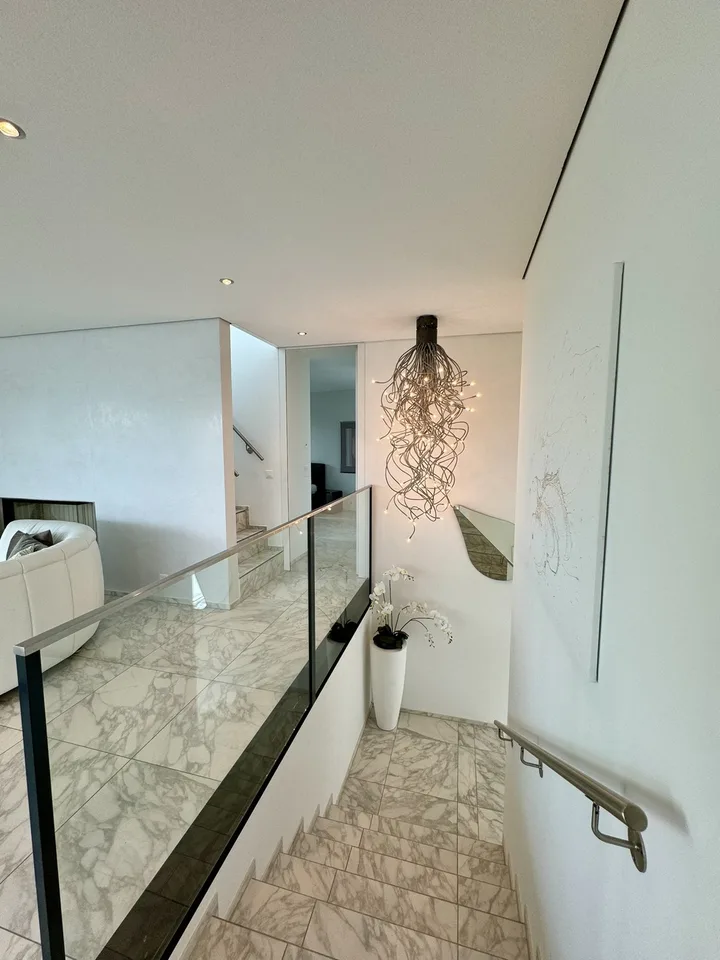 Luxus-Attika-Wohnung mit atemberaubender Aussicht – Foto 9 von 16