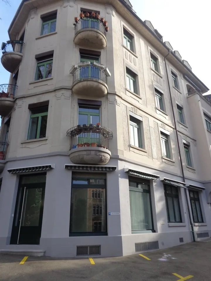 Helle Räumlichkeiten für Büro/Praxis zu vermieten