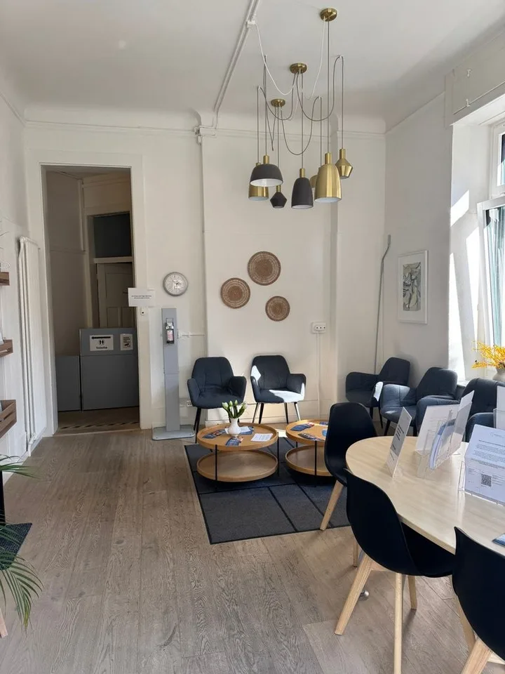 Helle Räumlichkeiten für Büro/Praxis zu vermieten