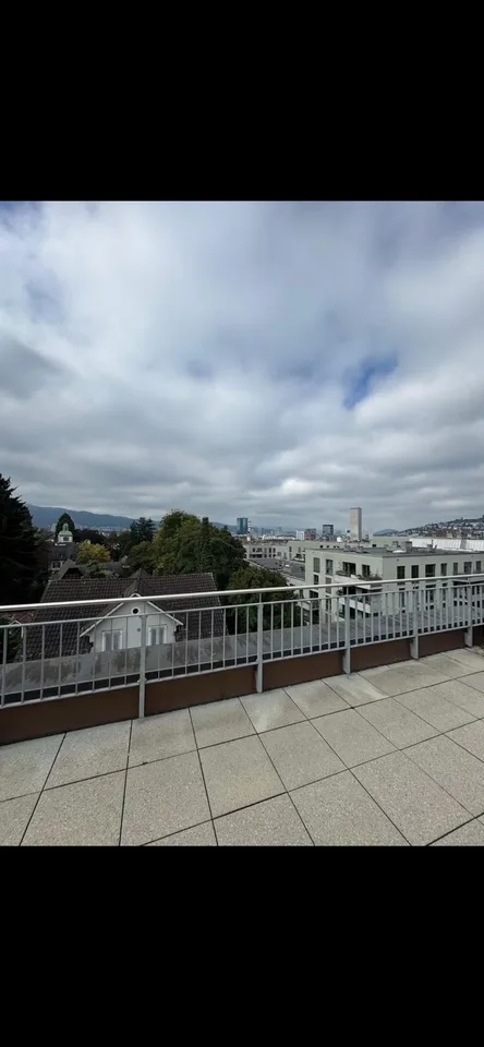 Charmante 1-Zimmer-Wohnung mit Balkon – zentral in Zürich – ab sofort bis September verfügbar