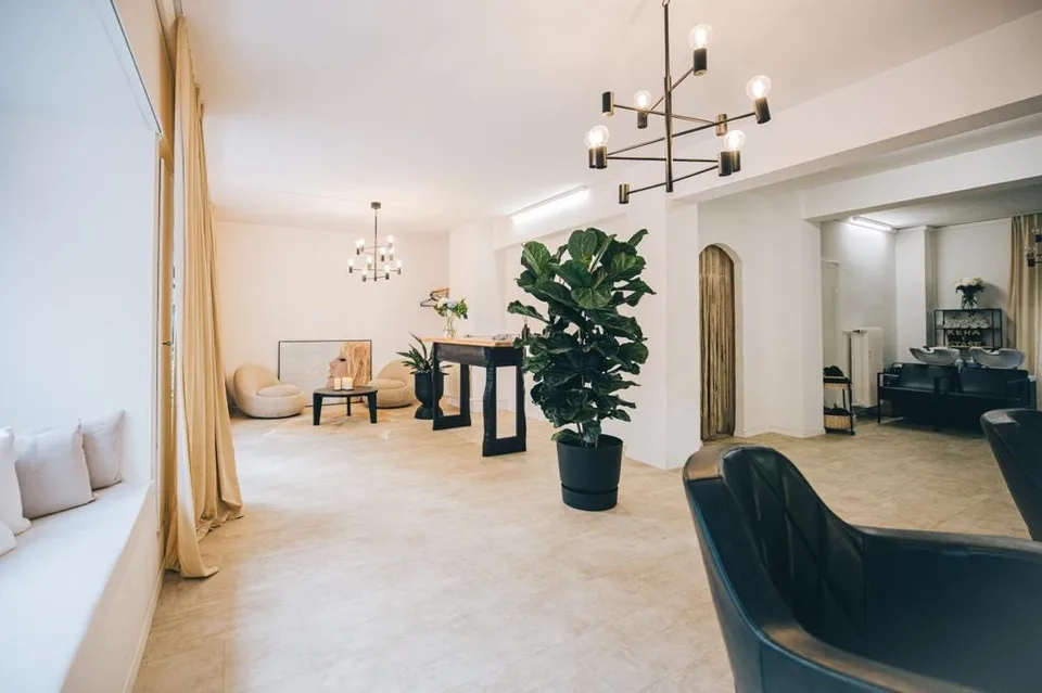 Teile Traum-Salon im Herzen von Zürich!
