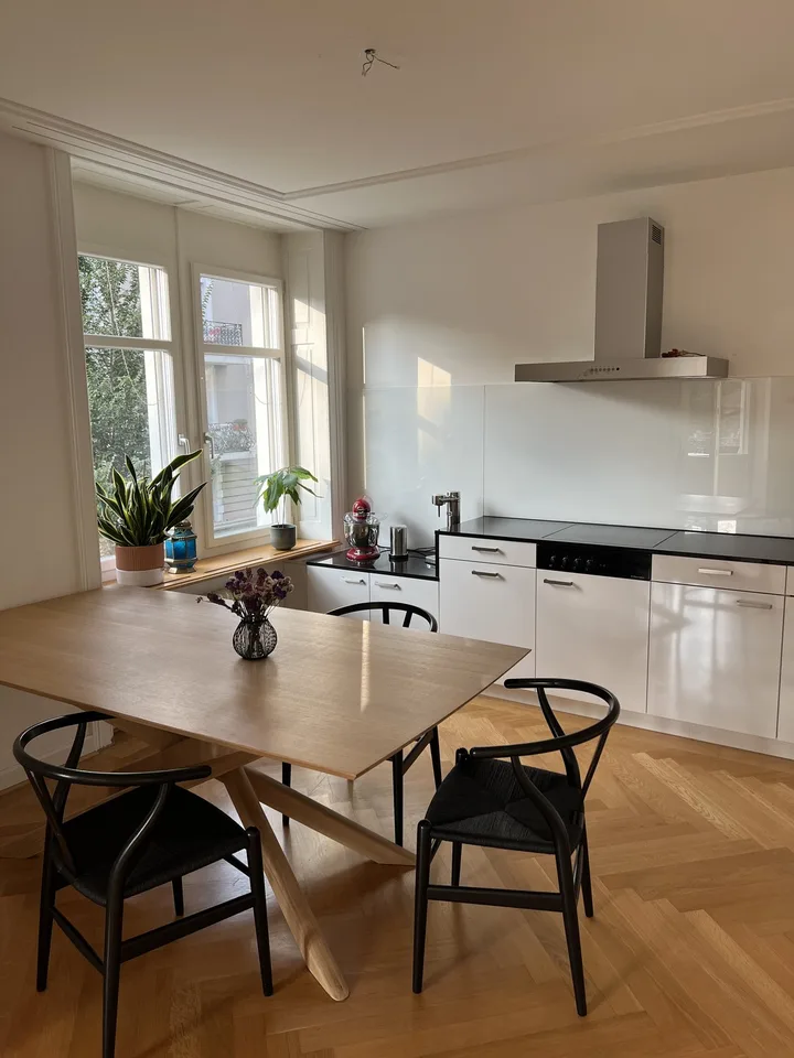 3.5-room Altbau apartment in the heart of Kreis 4 — availiable 31st July