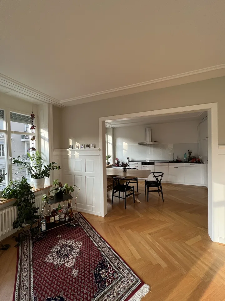 3.5-room Altbau apartment in the heart of Kreis 4 — availiable 31st July
