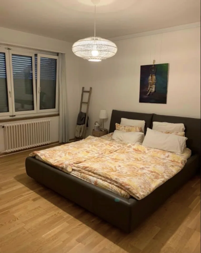 Sunny WG room