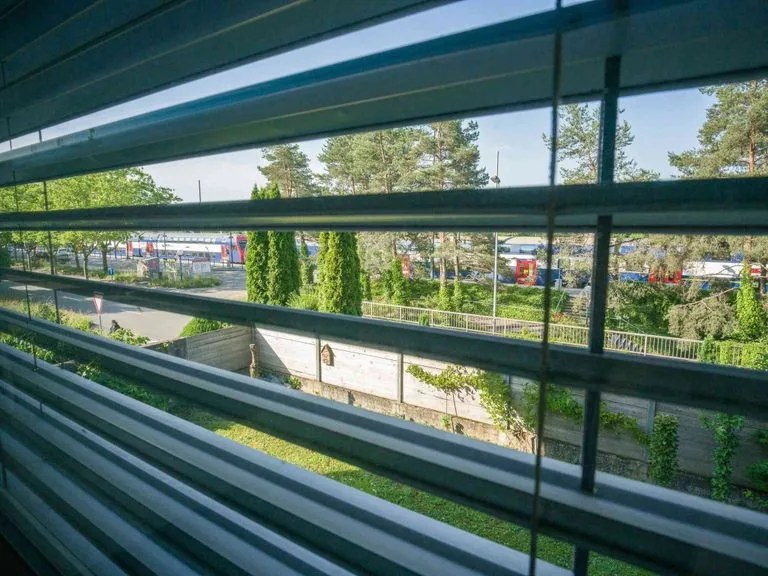 An bester Lage beim Bahnhof - Schönes, modernes Atelier, ausgebaut