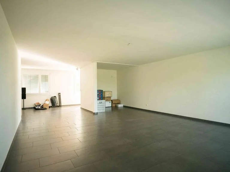 An bester Lage beim Bahnhof - Schönes, modernes Atelier, ausgebaut