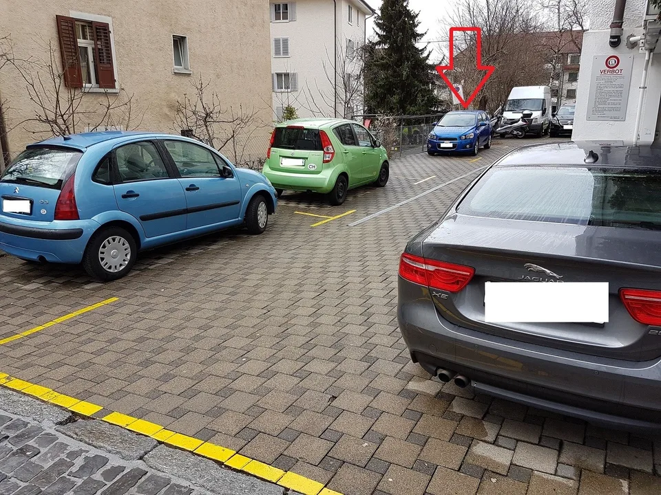 Aussenparkplatz im Innenhof