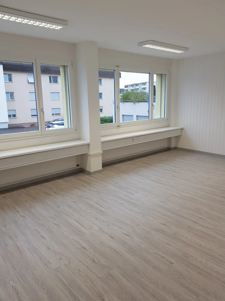 Attraktive Büro- oder Praxisräume an zentraler Lage in Uster