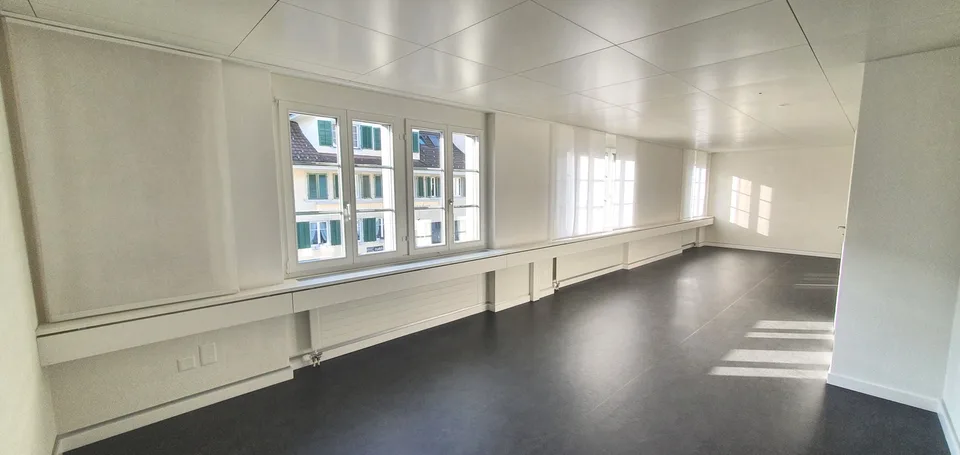 Praxisraum an bester Lage in Pfäffikon ZH