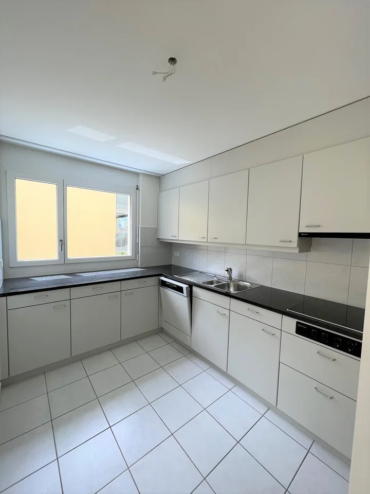 Nachmieter: Ruhige, sehr zentral gelegene 5.5-Zimmer-Wohnung