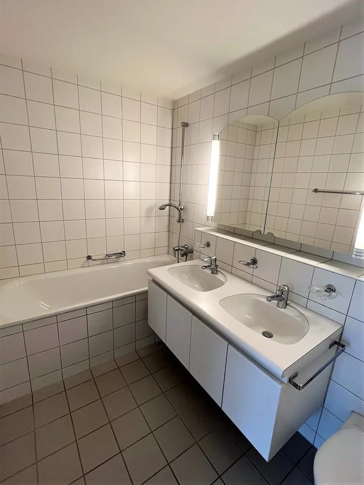 Nachmieter: Ruhige, sehr zentral gelegene 5.5-Zimmer-Wohnung
