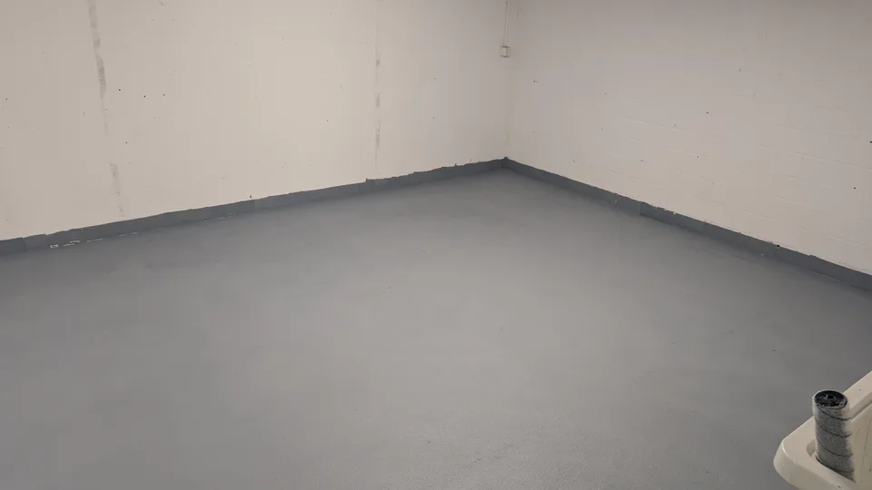 Lager/Hobbyraum in Uster per sofort zu vermieten.