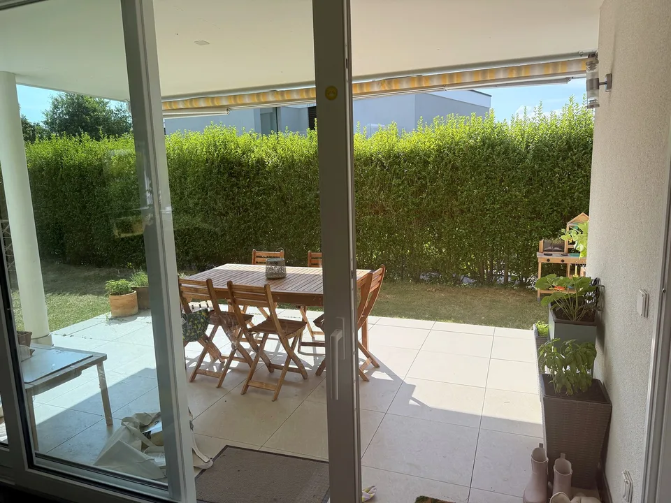 Greifensee private Room on own floor + DU/WC + parking