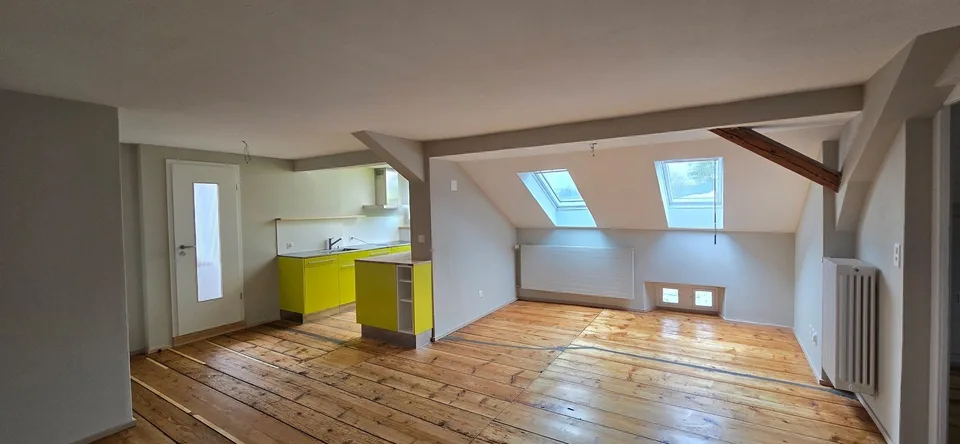 Im Park zentral in Uster: 3½ Zimmer Dachwohnung mit grosszügigem Hobbyraum