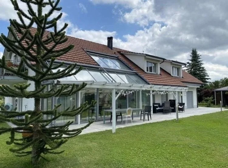 Apartment in villa by the lake in Pfäffikon ZH incl. cleaner