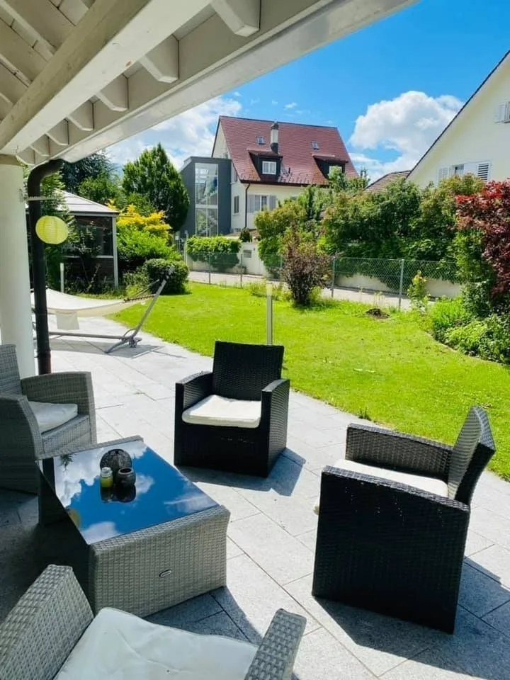 Apartment in villa by the lake in Pfäffikon ZH incl. cleaner