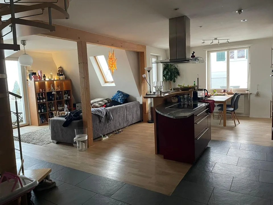 Bright Room in a Shared Flat with Lake Views in Wollishofen, Zürich
