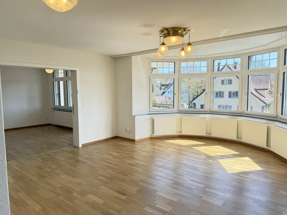 4-Zimmer-Wohnung in historischer Villa mit See- und Bergsicht