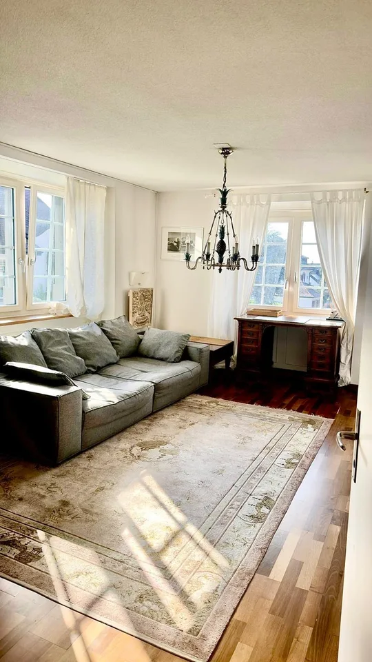 Great room with a lake view, near public transportation shared Kitchen and Bath and terasse  you will love the place
