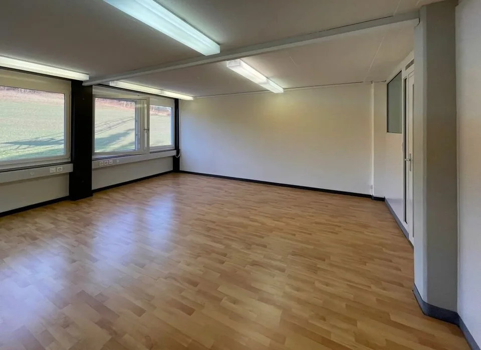 Ausgebaute und unterteilte Büroräume – photo 4 sur 8