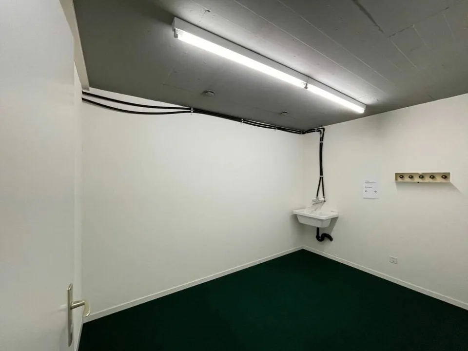 Ausgebaute und unterteilte Büroräume – photo 8 sur 8